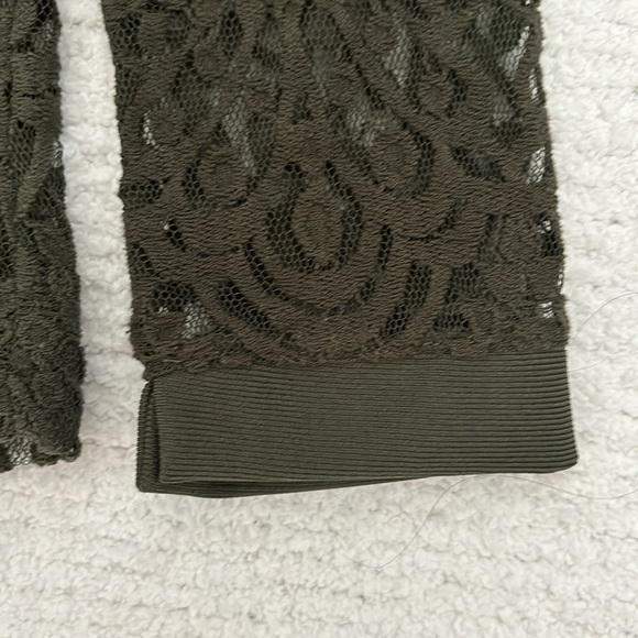 BANANA REPUBLIC CORDED LACE, GREEN BLOUSE WITH BACK BUTTONS- SIZE XS - Picture 7 of 17